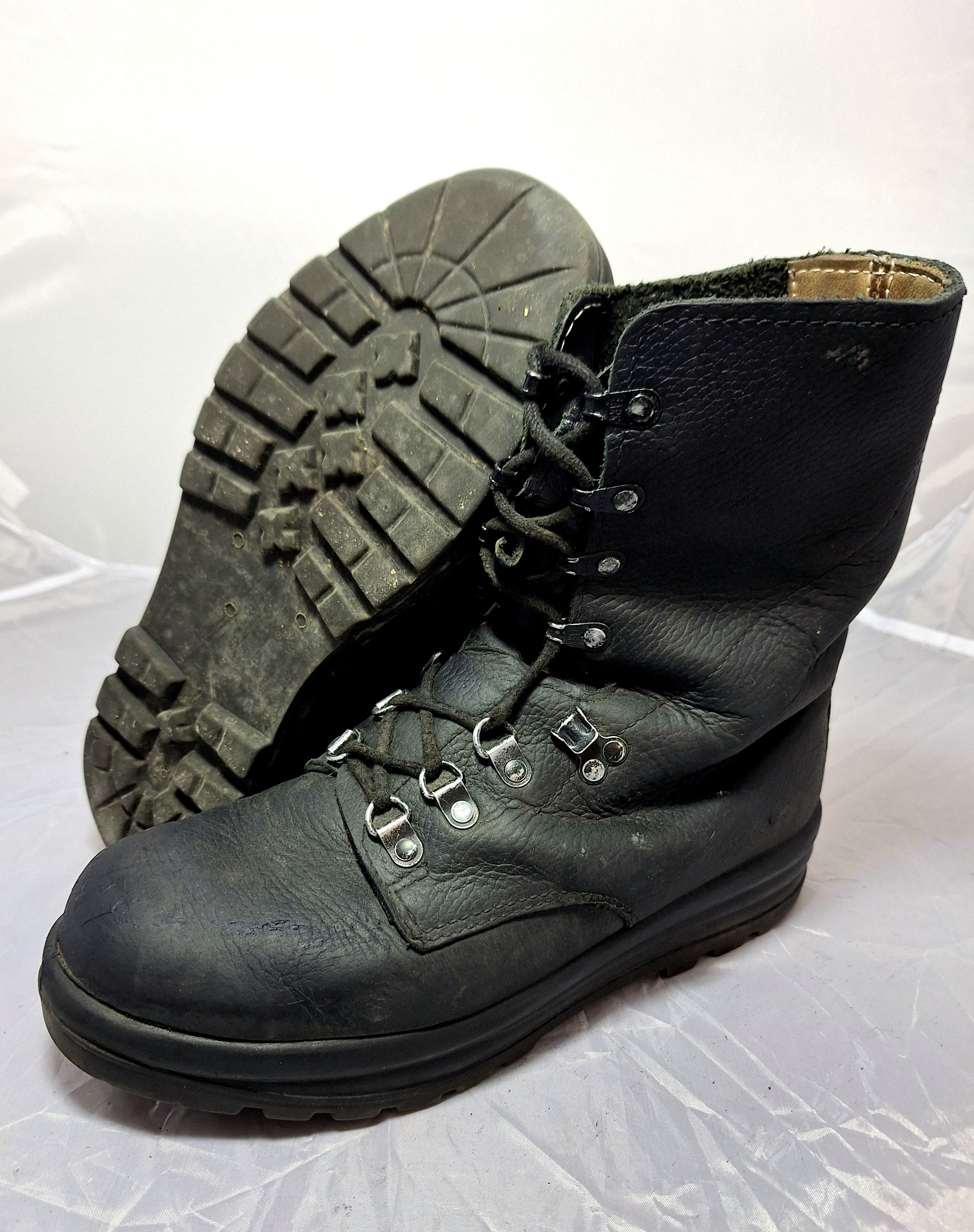 ~47 Kampfstiefel Schweizer Armee MINERVA Gr. 42,5 Stiefel Herren Leder